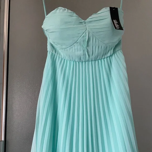 Lulus pleated maxi dress - Picture 2 of 4